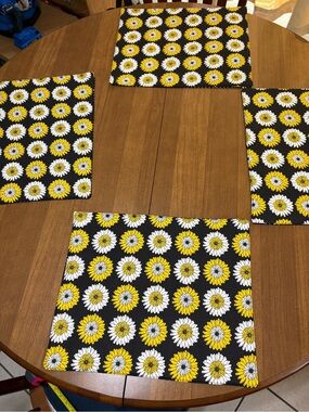 Black & Yellow Daisy Placemats - Set of 4